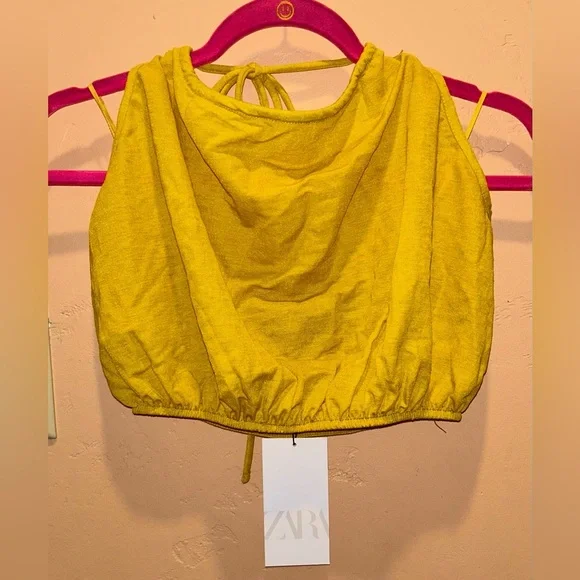 Brand New With Tags ZARA Yellow
Cropped Halter Top. Women's size Medium. - Picture 5 of 8